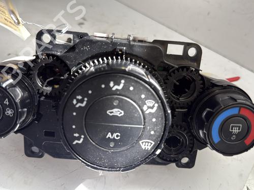 Used Climate control FORD FIESTA VI (CB1, CCN) 1.4 TDCi (68 hp) 25923539