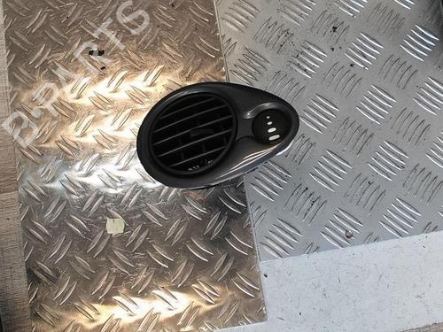 Used Air vent RENAULT CLIO III (BR0/1, CR0/1) 1.5 dCi (BR17, CR17) (86 hp) 21847530