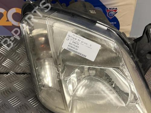 Used Right headlight OPEL MERIVA A MPV (X03) 1.6 16V (E75) (100 hp) 21341043