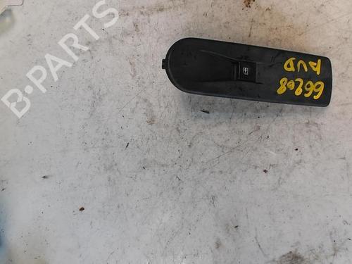 Mando elevalunas delantera derecho RENAULT CAPTUR I (J5_, H5_) 0.9 TCe 90 (90 hp) 21357675