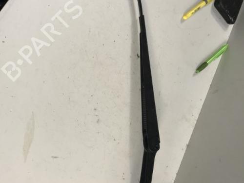 Used Front windshield wiper arm MERCEDES-BENZ A-CLASS (W176) A 160 (176.041) (102 hp) 21352270