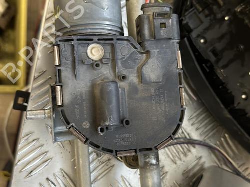 Used Front wiper motor VW GOLF VI (5K1) 1.6 TDI (105 hp) 21332989