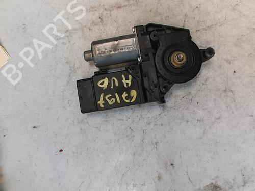 Moteur de lève-vitre avant droit VW PASSAT B5.5 (3B3) 1.9 TDI (130 hp) 21357683