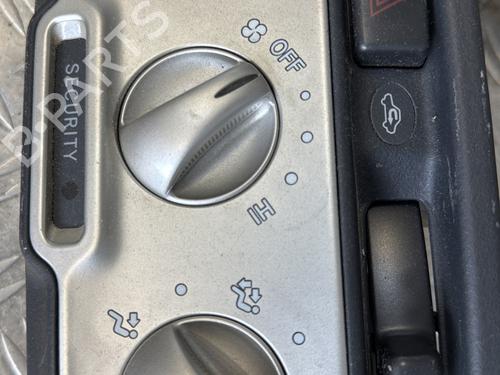 Used Climate control TOYOTA YARIS VERSO (_P2_) 1.3 (NCP20_, NCP22_, NCP20R, NCP22R) (84 hp) 21355382