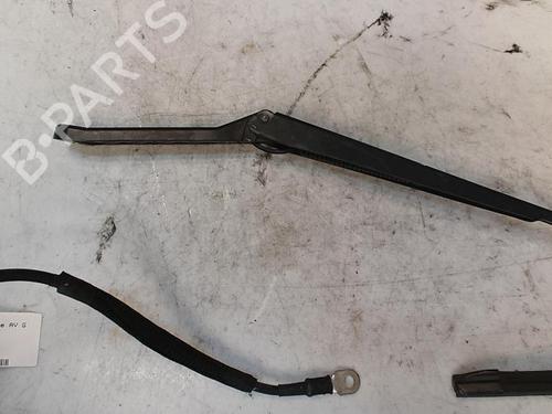 Used Front windshield wiper arm PEUGEOT 308 I (4A_, 4C_) 1.6 HDi (92 hp) 21334240