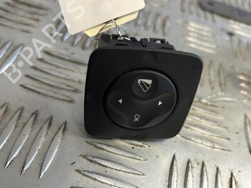 Used Switch RENAULT SCÉNIC III (JZ0/1_) 1.5 dCi (110 hp) 21347306