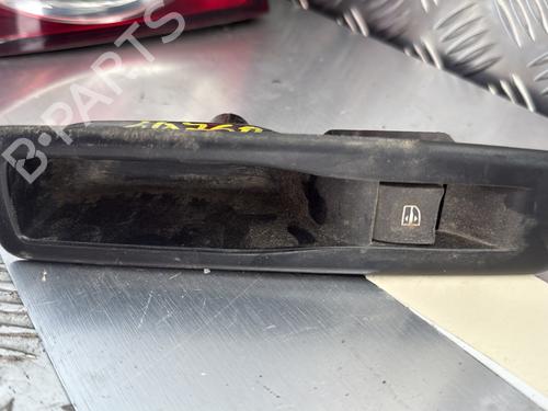 Højre bagtil elrude kontakt RENAULT MEGANE III Hatchback (BZ0/1_, B3_) 1.9 dCi (BZ0N, BZ0J) (131 hp) 28045546