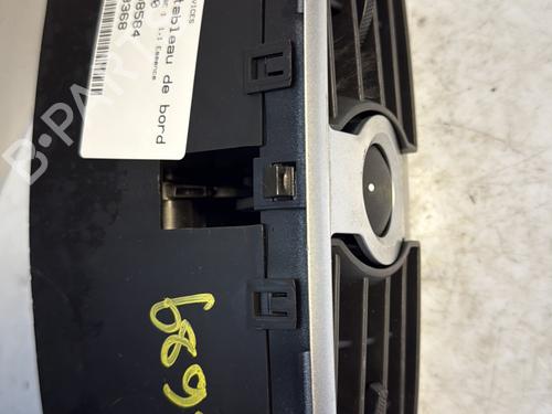 Used Air vent RENAULT CLIO III (BR0/1, CR0/1) 1.2 16V (BR02, BR0J, BR11, CR02, CR0J, CR11) (75 hp) 25468001