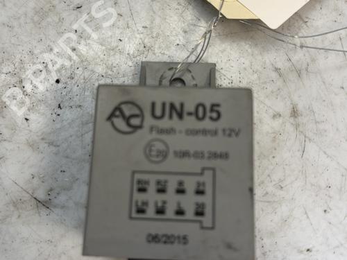 Used Electronic module TOYOTA YARIS (_P1_) 1.0 (SCP10_, SCP10R) (68 hp) 27699538
