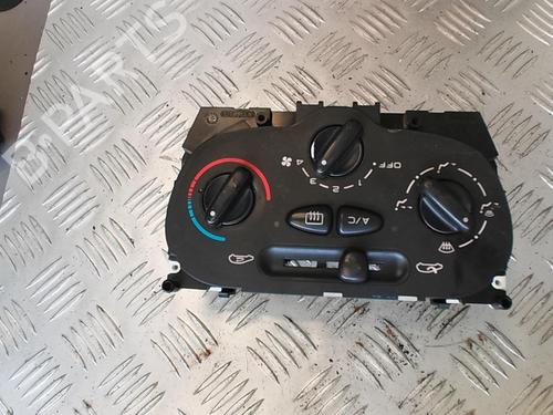 Used Climate control PEUGEOT 206 CC (2D) 1.6 16V (2DNFUF, 2DNFUR) (109 hp) 21847414