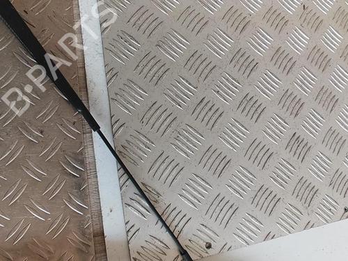 Used Front windshield wiper arm VW TOURAN (1T1, 1T2) 2.0 TDI (136 hp) 21352502