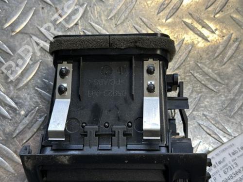 Air vent MERCEDES-BENZ C-CLASS (W204) C 220 CDI (204.008) | BP21330405I21 