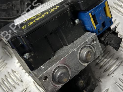 Used ABS pump RENAULT MEGANE III Hatchback (BZ0/1_, B3_) 1.5 dCi (86 hp) 21339377