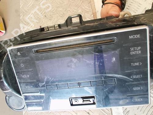 Used Radio TOYOTA HILUX VIII Pickup (_N1_) 2.4 D 4WD (GUN125_, GUN125R) (150 hp) 21352424