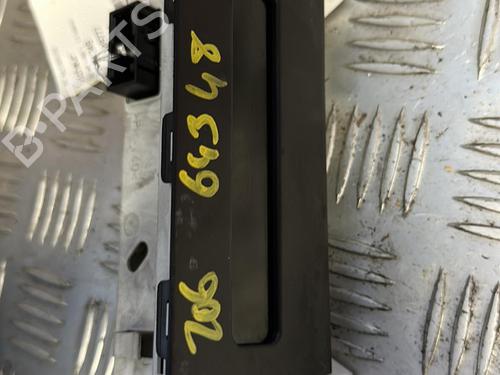 Used Display monitor PEUGEOT 206 Hatchback (2A/C) 1.4 i (75 hp) 21332891
