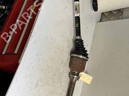 Used Right front driveshaft PEUGEOT 2008 II (UD_, US_, UY_, UJ_, UR_, UC_) 1.2 PureTech 130 (USHNS, URHNS) (130 hp) 25726380
