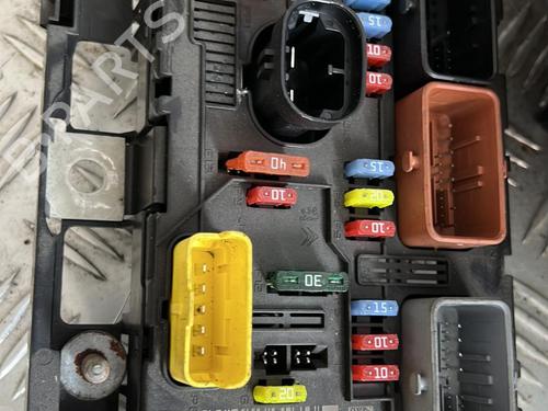 Used Fuse box PEUGEOT 307 (3A/C) 1.6 HDi 110 (109 hp) 21338923