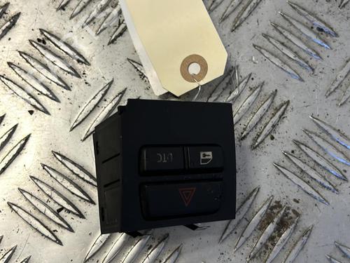 Used Warning switch SAAB 9-3 (YS3F, E79, D79, D75) 1.9 TiD (120 hp) 21339313