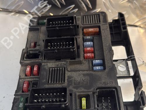 Sikringsdose PEUGEOT PARTNER MPV (5_, G_) 1.9 D (69 hp) 28056538