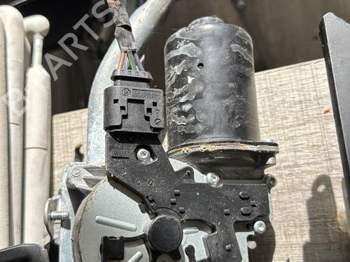 Used Front wiper motor BMW 5 (E60) 530 d (231 hp) 21336457