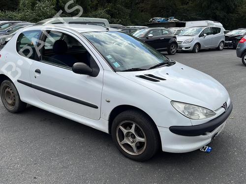 Fuse box PEUGEOT 206 Hatchback (2A/C) 1.4 HDi eco 70 | BP21352146E1 