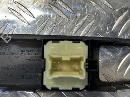 Left front window switch RENAULT CLIO IV (BH_) 0.9 TCe 90 (BHNF, BHMA, BHMH, BHJK, BHJR) | BP21357447I27 