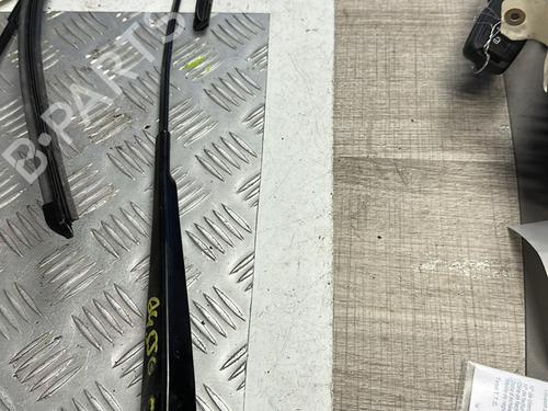 Used Front windshield wiper arm VW GOLF VII (5G1, BQ1, BE1, BE2) 1.6 TDI (105 hp) 21356829