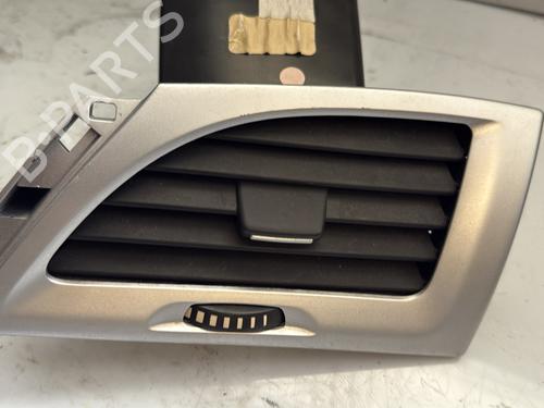 Air vent RENAULT MEGANE III Hatchback (BZ0/1_, B3_) 2.0 dCi (BZ0Y) 687607953R