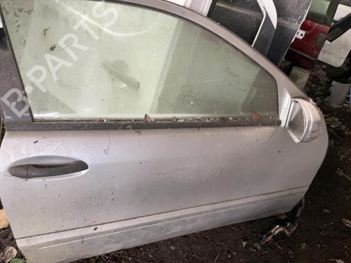 Used Right front door MERCEDES-BENZ C-CLASS (W203) C 220 CDI (203.006, 203.008) (143 hp) 22712368