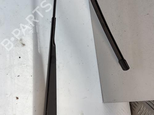 Used Front windshield wiper arm PEUGEOT 2008 II (UD_, US_, UY_, UJ_, UR_, UC_) 1.2 PureTech 130 (USHNS, URHNS) (130 hp) 25049128