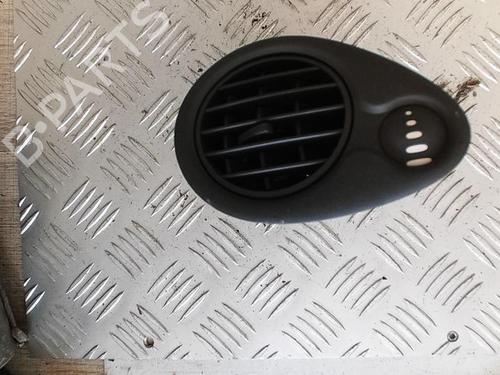Grille d'aération RENAULT CLIO III (BR0/1, CR0/1) 1.2 16V (BR02, BR0J, BR11, CR02, CR0J, CR11) (75 hp) 21847482