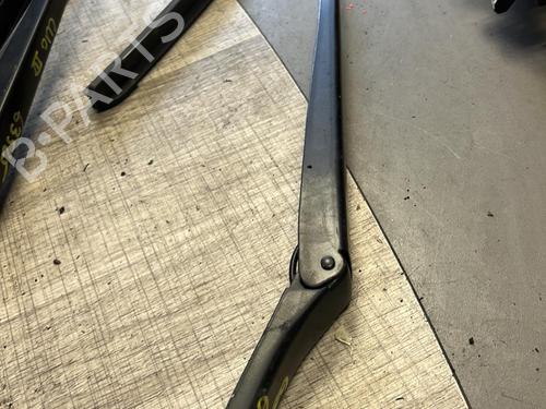 Used Front windshield wiper arm VW GOLF VI (5K1) 2.0 TDI (110 hp) 21338836