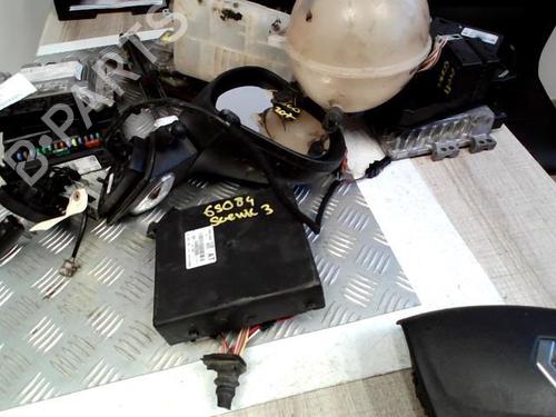 Used Fuse box RENAULT SCÉNIC III (JZ0/1_) 1.5 dCi (106 hp) 21348654