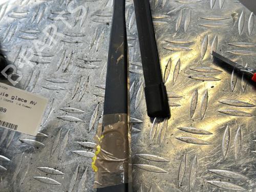 Used Front windshield wiper arm MINI MINI (R56) Cooper D (109 hp) 21330529