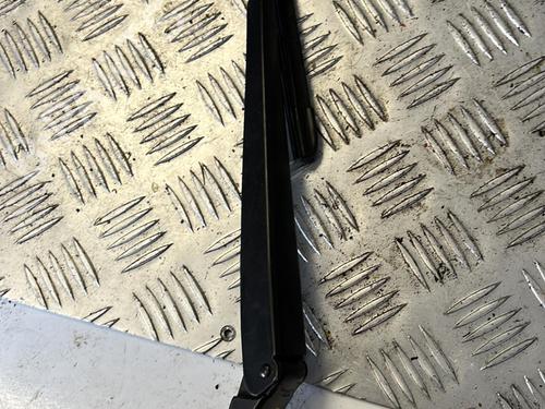 Used Front windshield wiper arm VW GOLF VI (5K1) 1.6 TDI (105 hp) 21338902