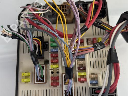 Used Fuse box RENAULT MEGANE III Hatchback (BZ0/1_, B3_) 1.5 dCi (BZ0C) (90 hp) 22232637
