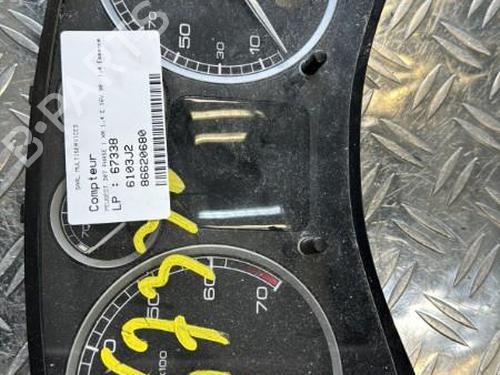 Used Instrument cluster PEUGEOT 307 (3A/C) 1.4 16V (88 hp) 21357579