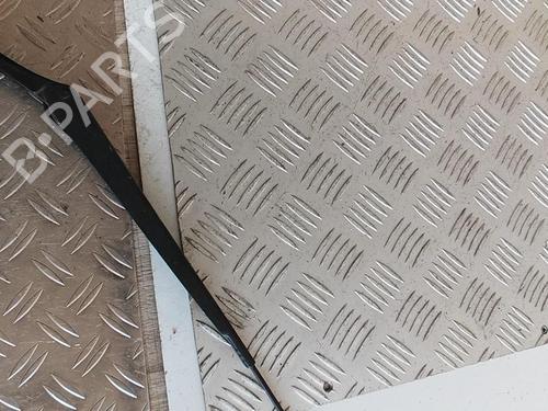 Used Front windshield wiper arm VW TOURAN (1T1, 1T2) 2.0 TDI (136 hp) 21328601