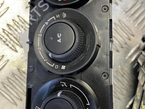 Used Climate control PEUGEOT 308 I (4A_, 4C_) 1.6 HDi (90 hp) 21331394