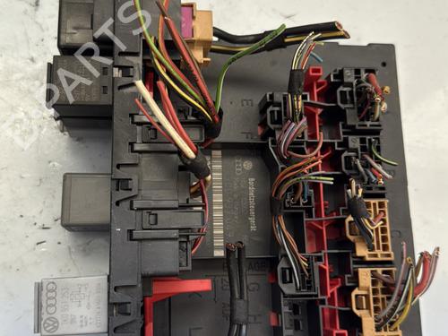 Fuse box VW TOURAN (1T1, 1T2) 2.0 TDI 16V | BP25653249E1 