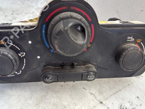 Used Climate control RENAULT CLIO III (BR0/1, CR0/1) 1.2 16V (BR02, BR0J, BR11, CR02, CR0J, CR11) (75 hp) 27279348