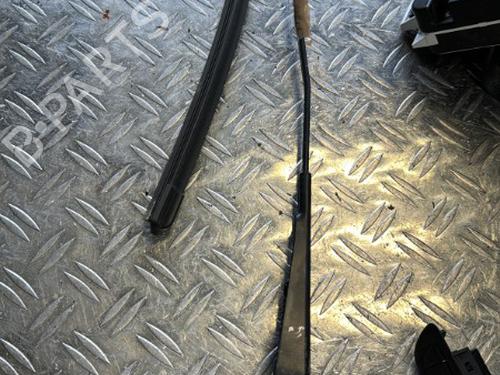 Used Front windshield wiper arm PEUGEOT 208 I (CA_, CC_) 1.6 HDi (114 hp) 21354030