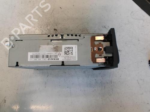 Used Radio RENAULT CLIO III Grandtour (KR0/1_) 1.5 dCi (KR0G) (68 hp) 21358327