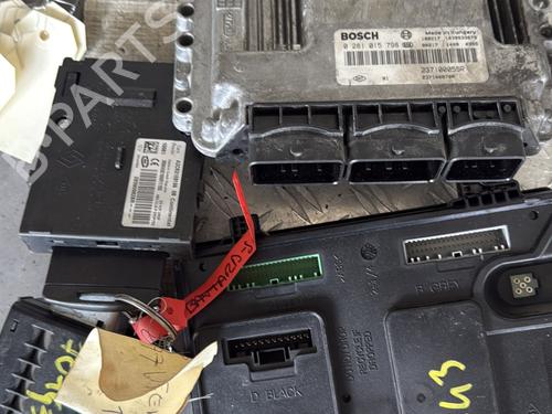 Used Electronic module RENAULT SCÉNIC III (JZ0/1_) 1.9 dCi (JZ0J, JZ1J, JZ1K, JZ1S) (131 hp) 28047923