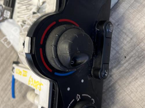 Commande Chauffage RENAULT CLIO III (BR0/1, CR0/1) 1.4 16V (98 hp) 21330640