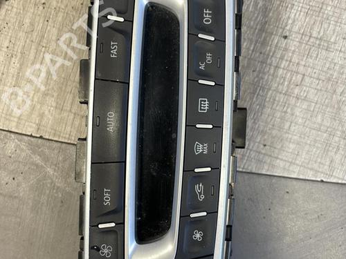 AC-Styringsenhed/Manøvreenhed RENAULT MEGANE III Hatchback (BZ0/1_, B3_) 1.9 dCi (BZ0N, BZ0J) (131 hp) 21350634
