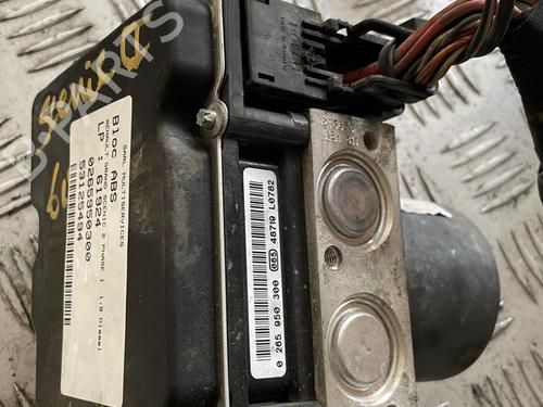 Used ABS pump RENAULT GRAND SCÉNIC II (JM0/1_) 1.9 dCi (JM0G, JM12, JM1G, JM2C) (120 hp) 21343068