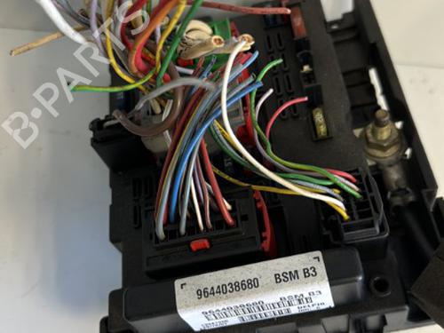 Used Fuse box PEUGEOT 206 CC (2D) 1.6 16V (2DNFUF, 2DNFUR) (109 hp) 21330305