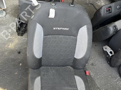 Sæde højre fortil DACIA SANDERO II TCe 90 (B8M1, B8MA, B8AC) (90 hp) 25726401