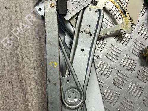 Used Front left window mechanism TOYOTA YARIS (_P1_) 1.0 (SCP10_, SCP10R) (68 hp) 21330645